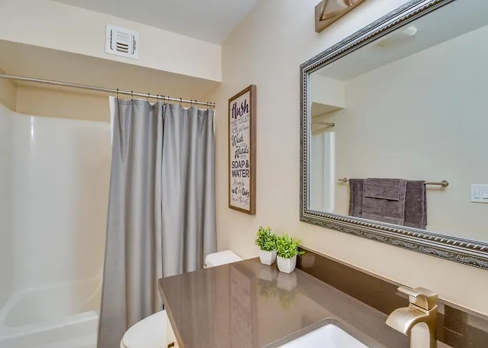 Golf, Shop, Hike! Hideaway W/ Pool Holiday home