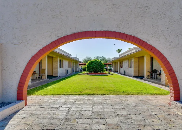 Golf, Shop, Hike! Hideaway W/ Pool Holiday home *