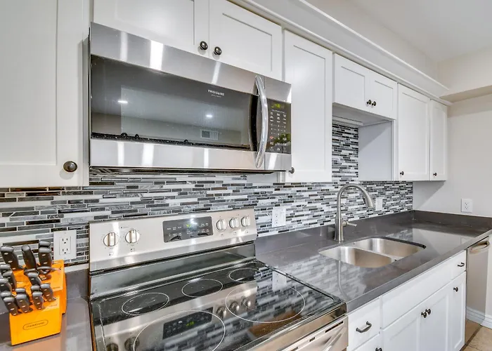 Golf, Shop, Hike! Hideaway W/ Pool Holiday home