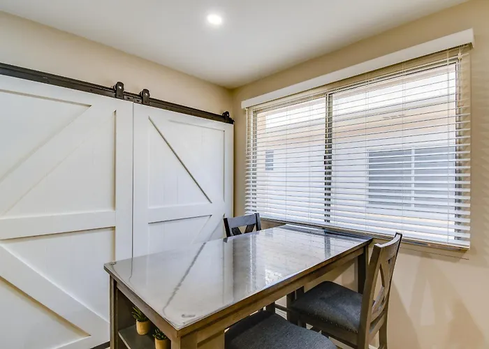 Golf, Shop, Hike! Hideaway W/ Pool Holiday home *